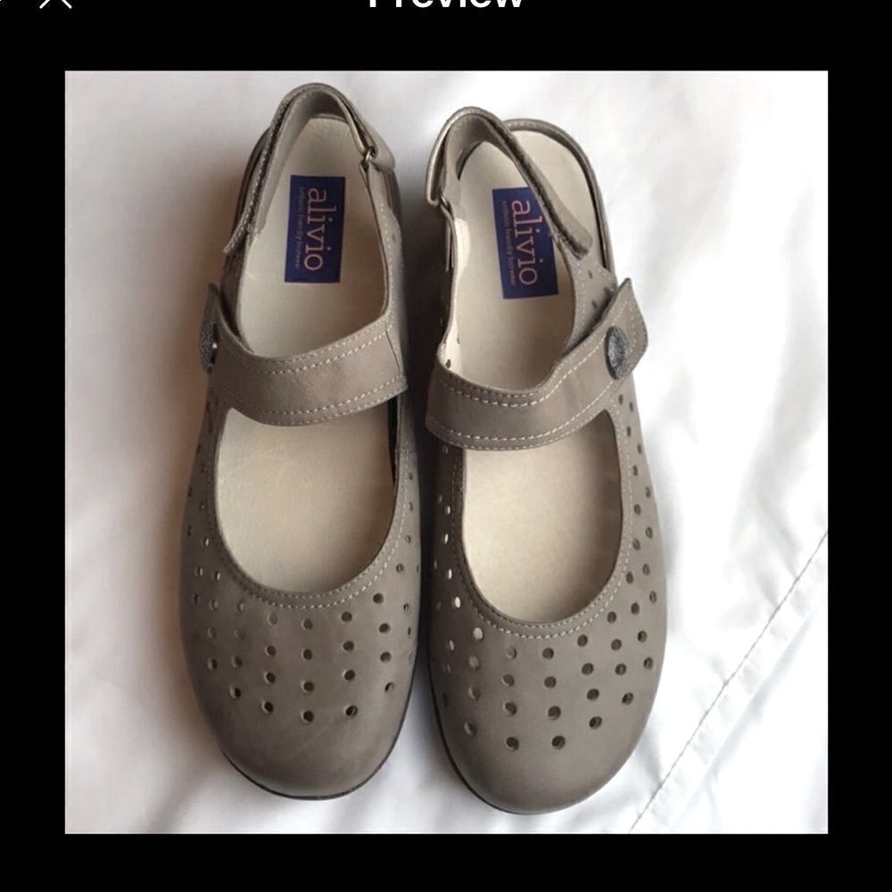 ALIVIO leather Mary Jane SLINGBACKS.  New